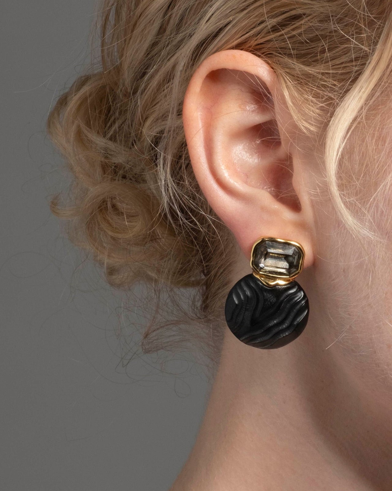 Madera Lucite Disc Post Earring- Black - Photo 2