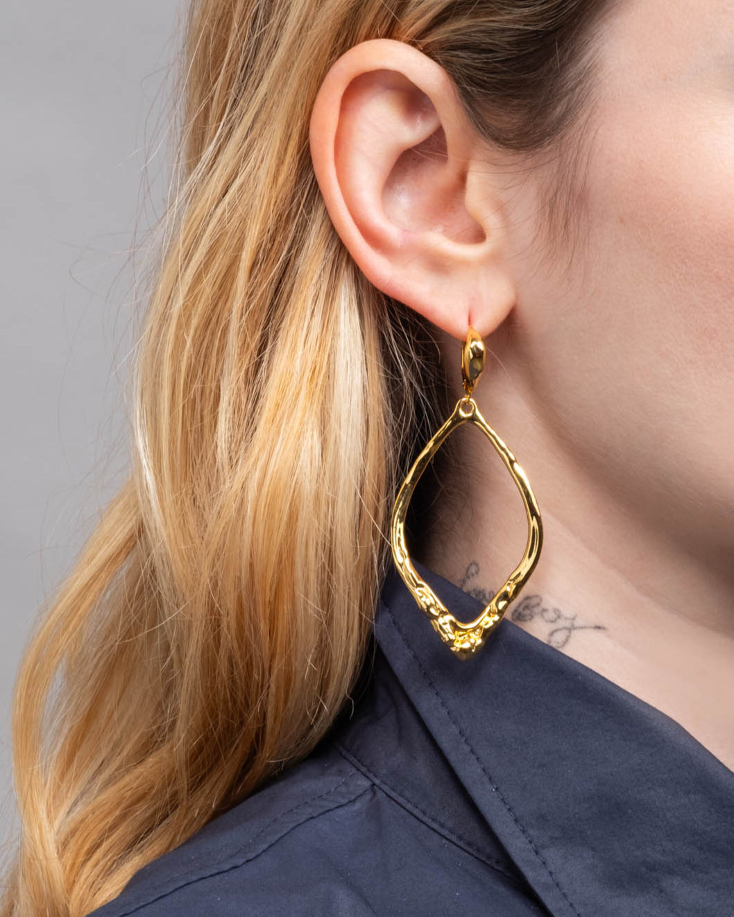 Brut Gold Open Teardrop Leverback Earring - Photo 2