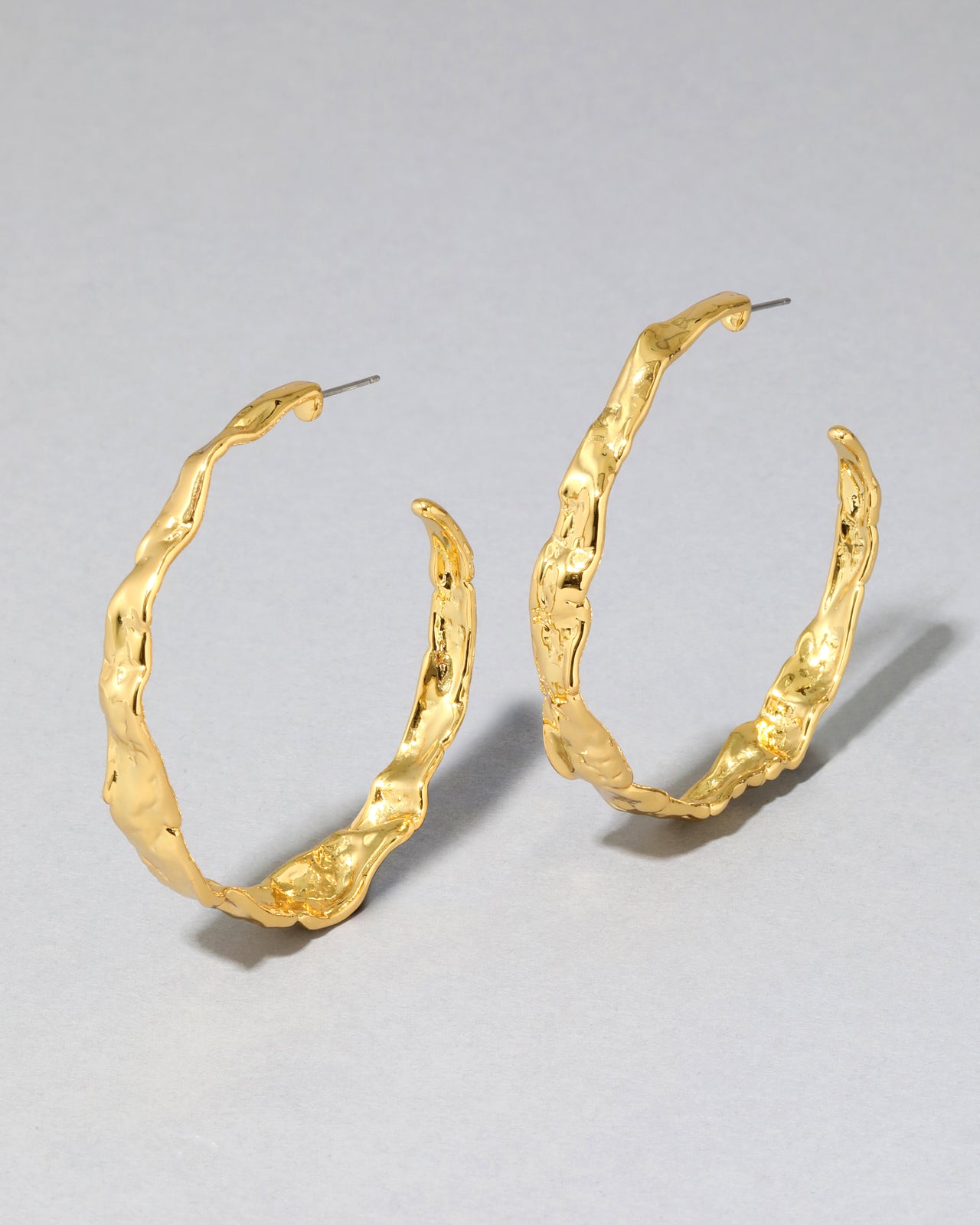 Brut Textured Gold Hoop Earring - Photo 2