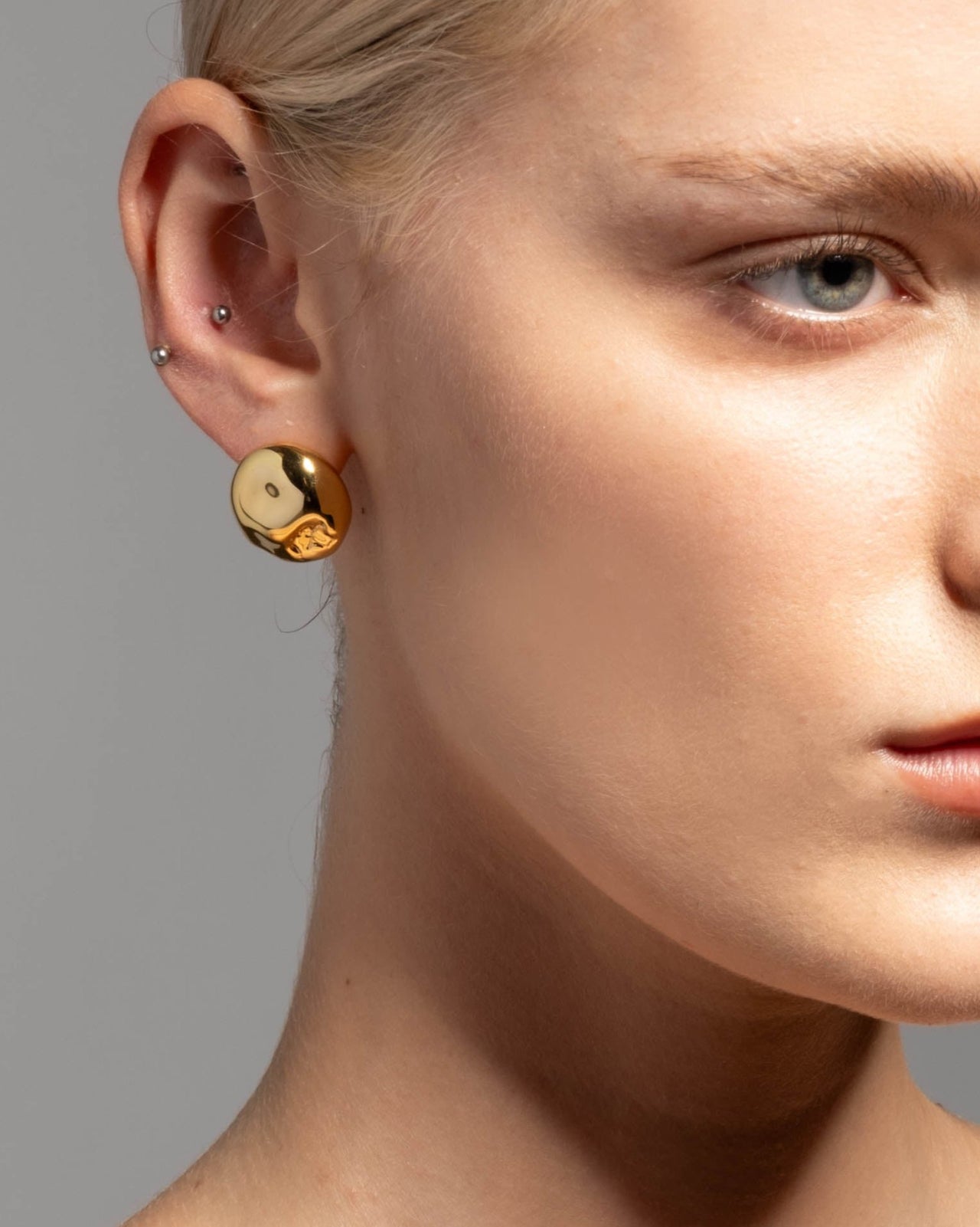 Brut Gold Button Post Earring - Photo 2