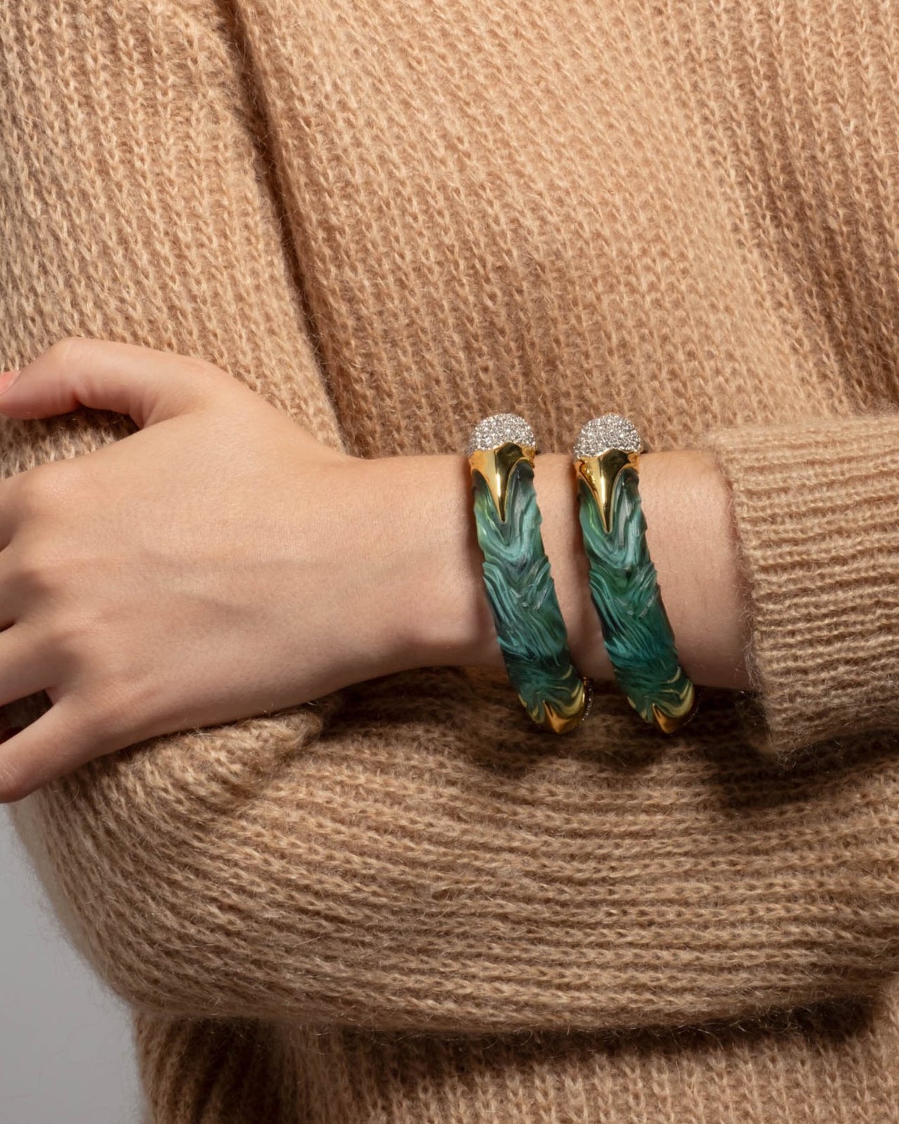 Madera Lucite Hinge Bracelet- Malachite - Photo 2