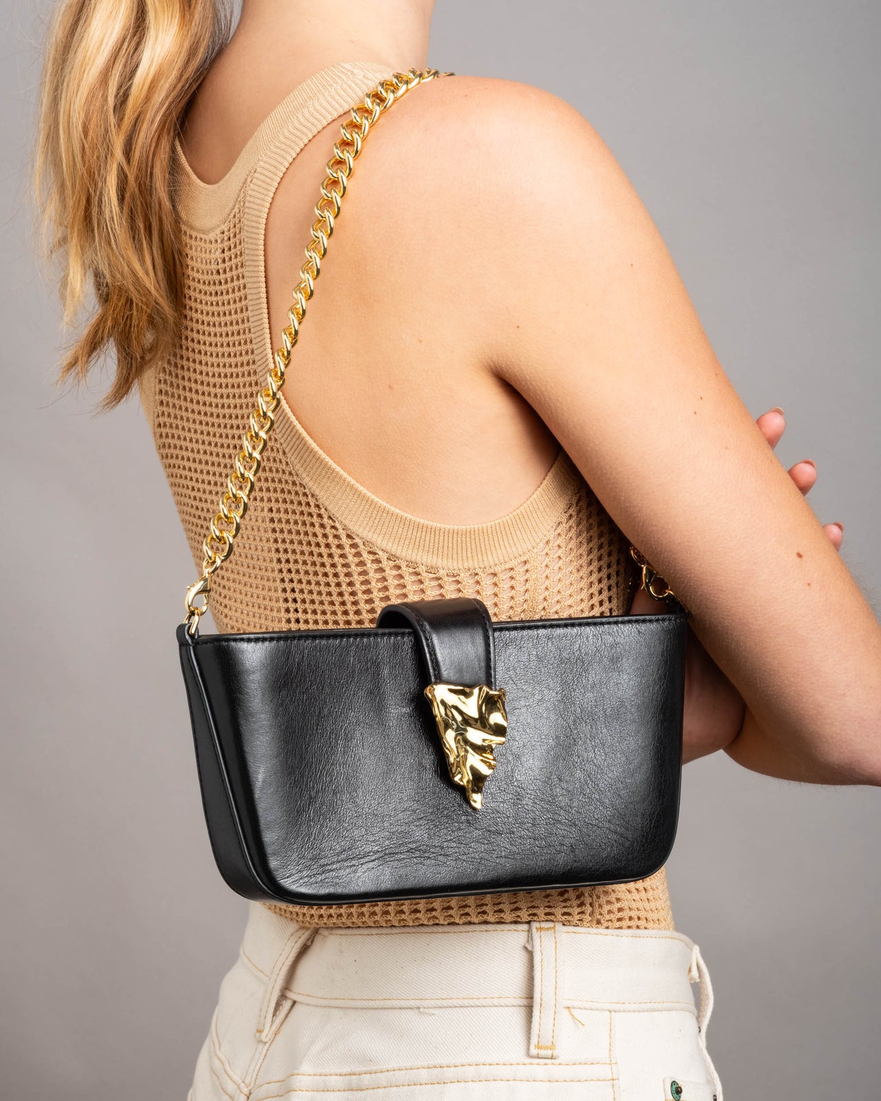 The Crumple Convertible Crossbody Bag- Black - Photo 2