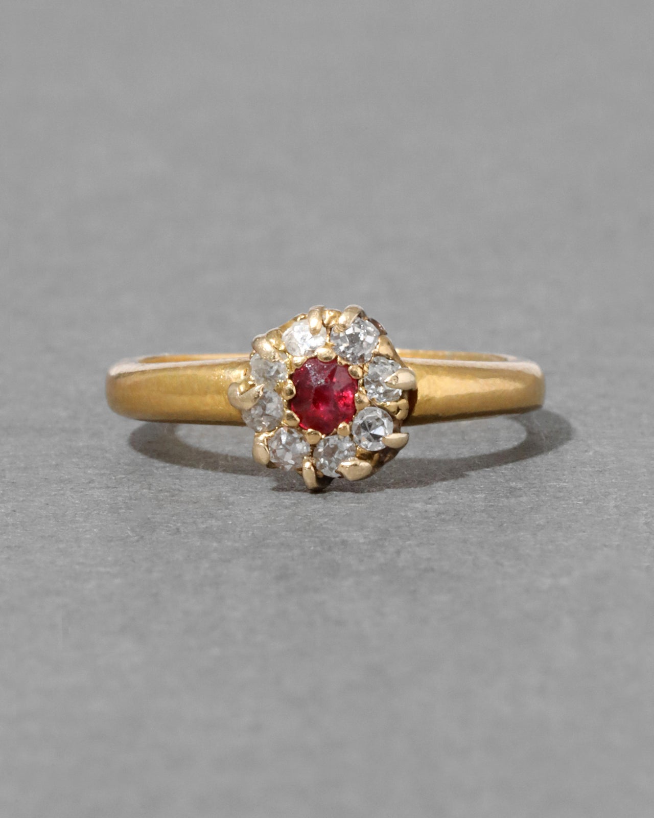 Antique 1920s 18k Gold Diamond Halo Ruby Ring - Photo 2