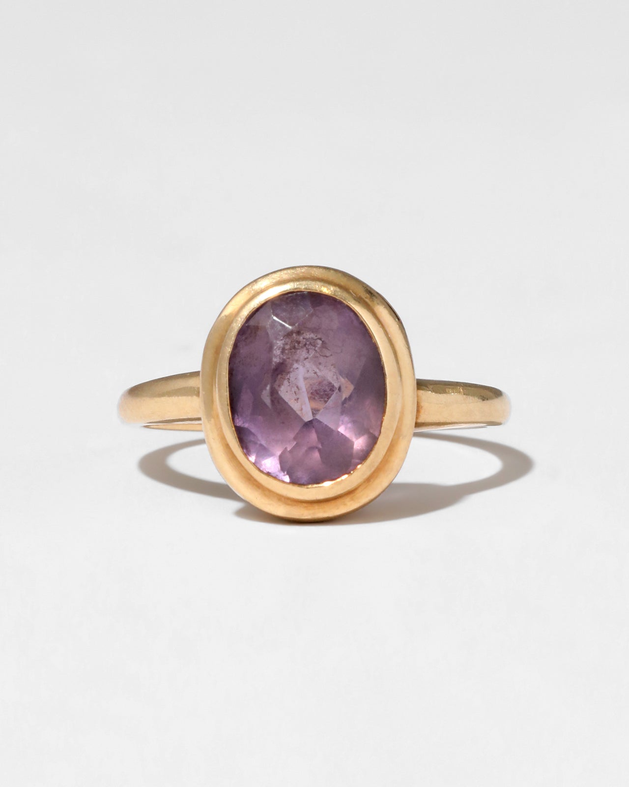 Vintage 1960s 14k Gold Bezel Set Amethyst Ring - Photo 2