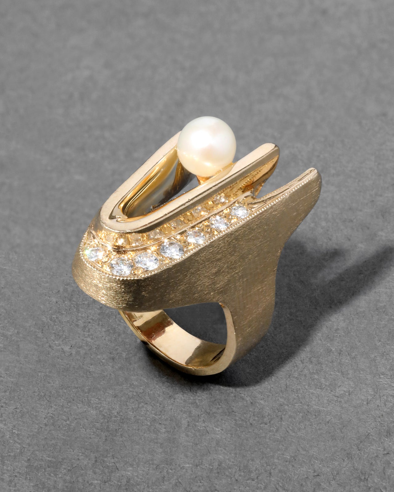 Vintage 1960s 14k Gold Modernist Brushed Cultured Pearl & Diamond Row Ring - Photo 2