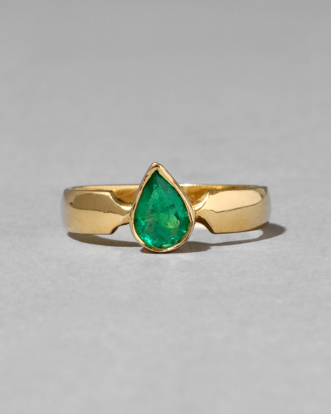 Vintage 1980s 18k Gold & Emerald Pear Band Ring - Photo 2