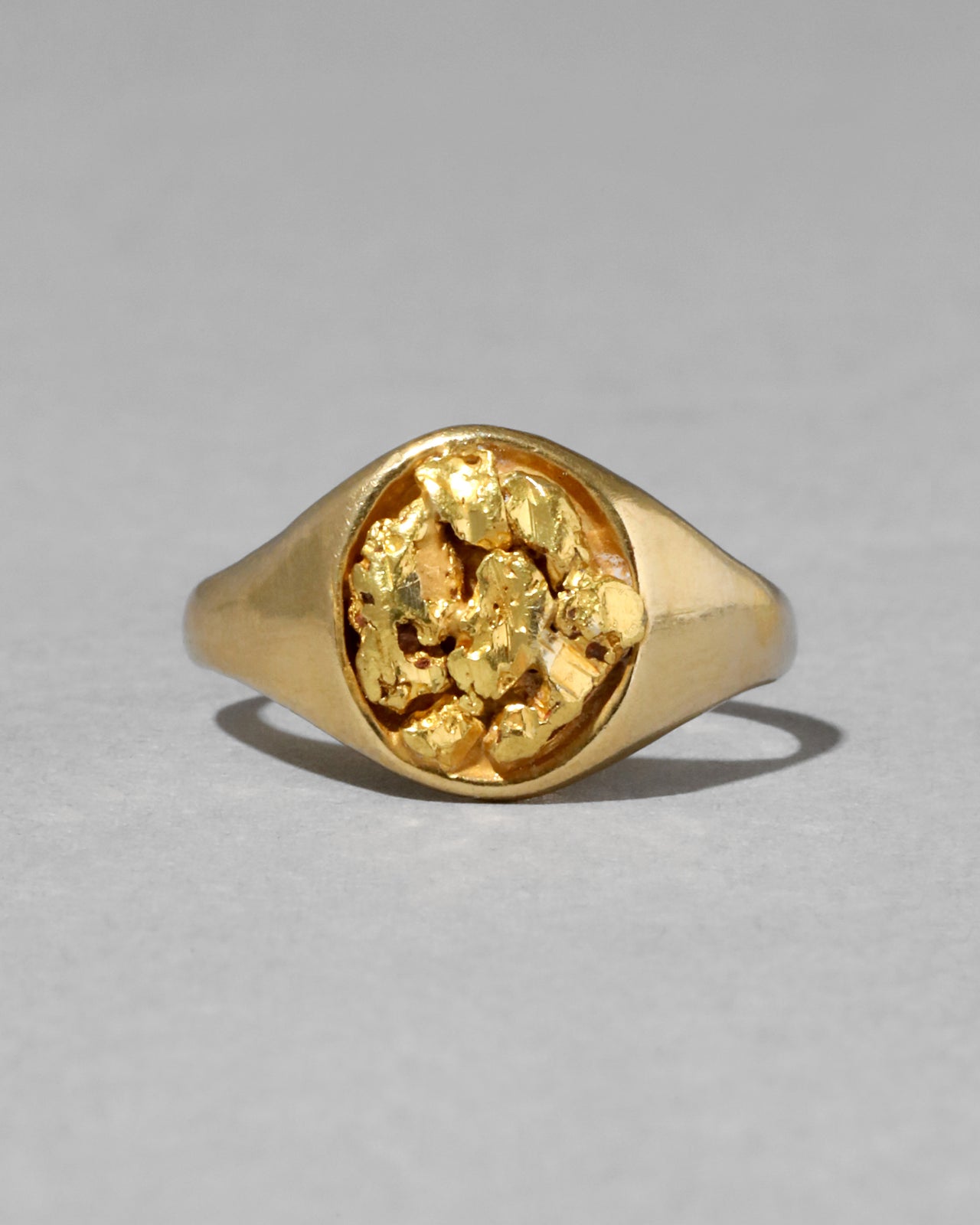 Vintage 1940s 22k Gold & 18k Gold Natural Nugget Signet Ring - Photo 2